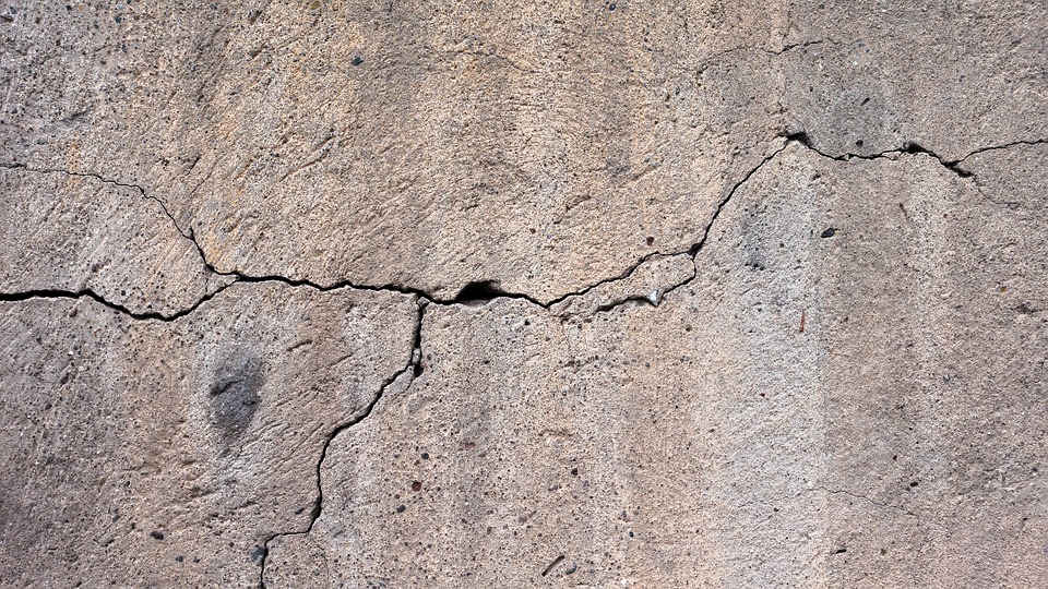 close up of cracked concerete | EasyMix Concrete