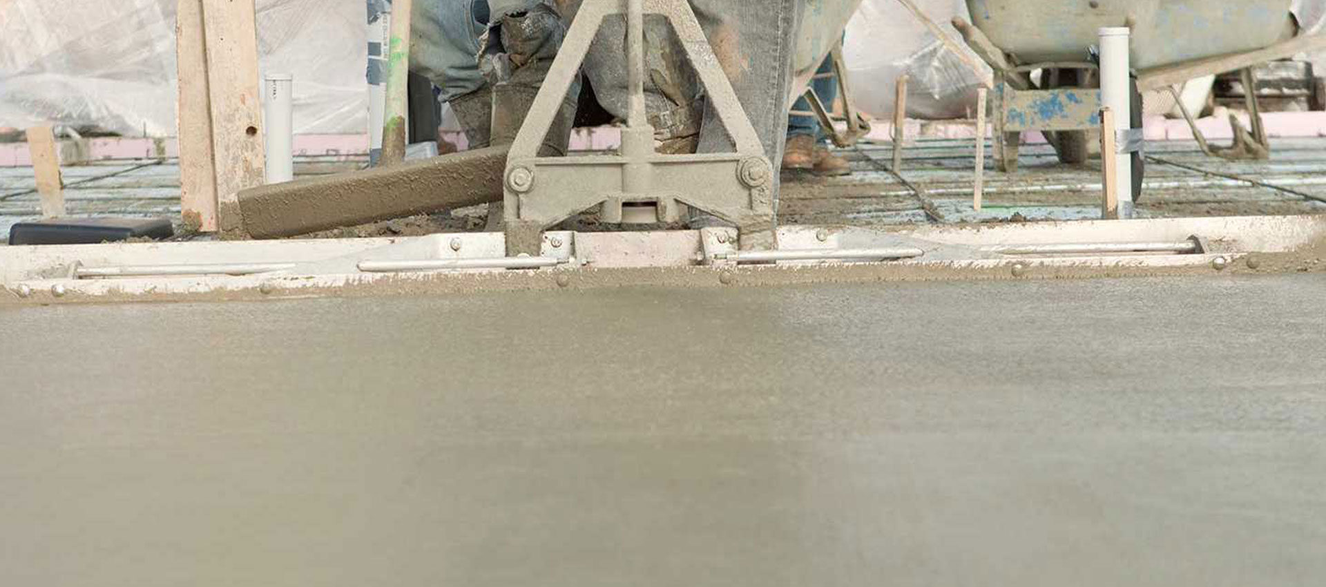 Concrete floor being lay | EasyMix Concrete