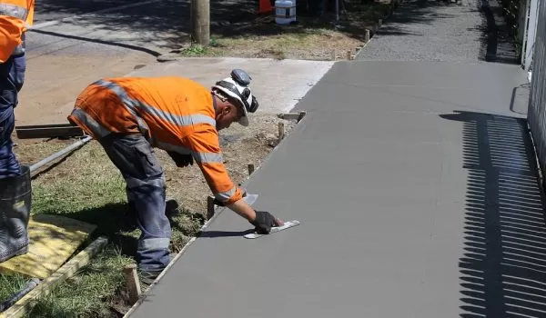 Tips for pouring concrete in hot weather | EasyMix Concrete 
